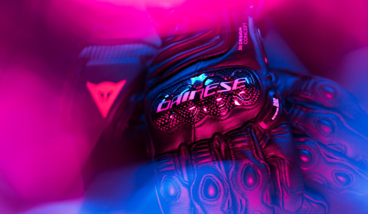 Pack Shot // Dainese Carbon 4