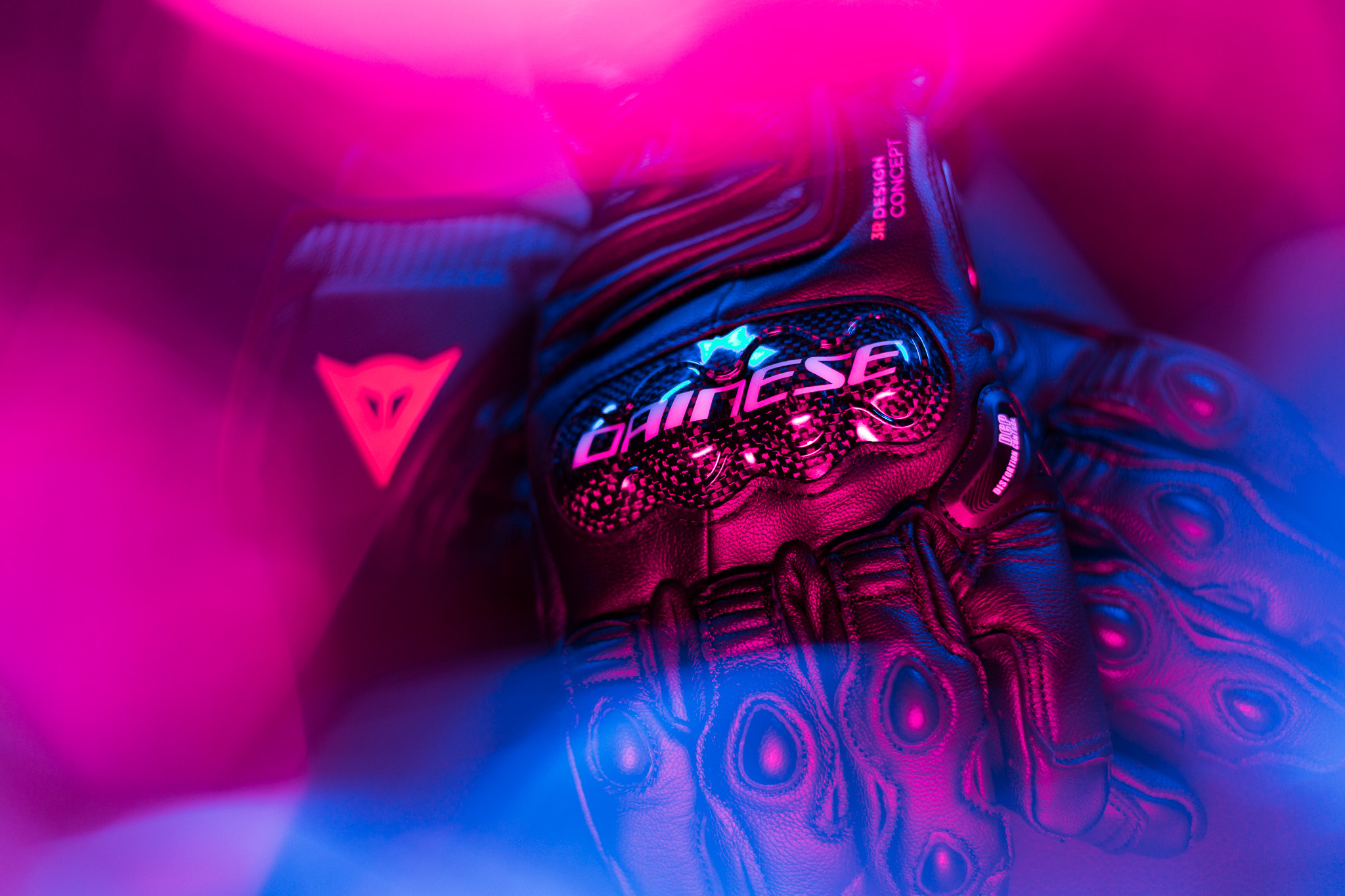 Pack Shot // Dainese Carbon 4 